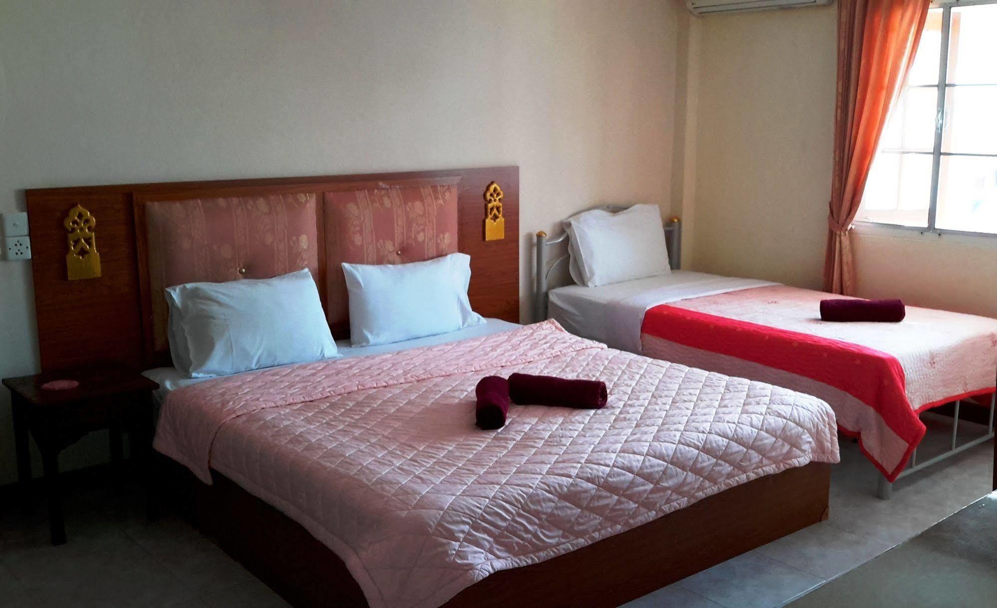 Hotel The Britannia Chiang Mai Zewnętrze zdjęcie